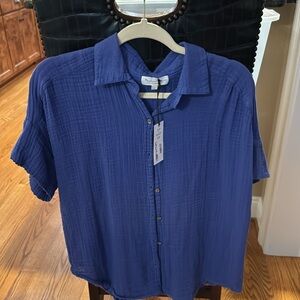 NWT - Michael Stars gauze button down.
Periwinkle color. Size small.